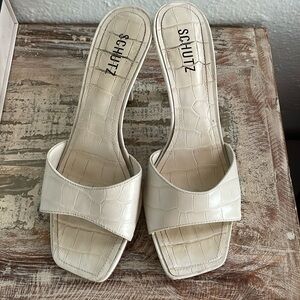 Schutz 10B white heel